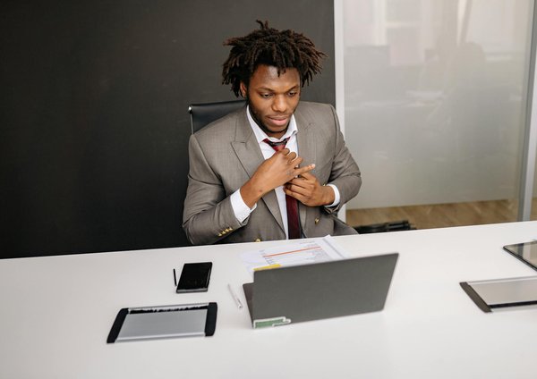 Machine à café professionnelle multi-boissons pour bureaux et cafés