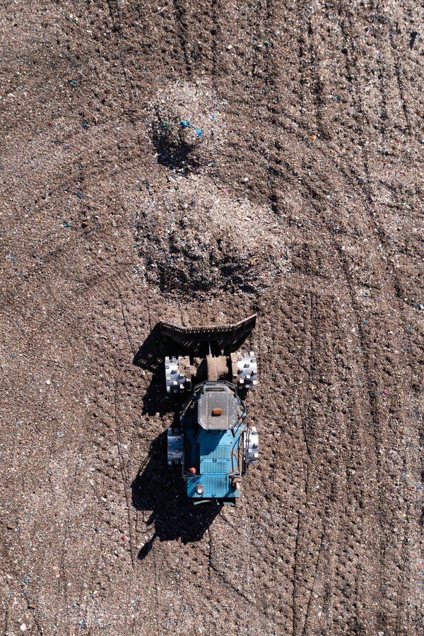 Bennes basculantes pratiques : un atout pour vos chantiers